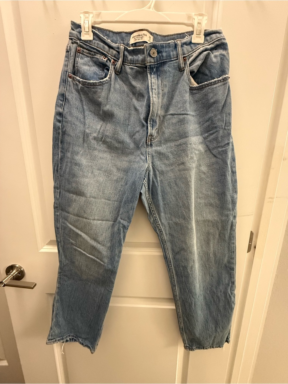 Abercrombie & Fitch Light Wash Women’s Relaxed Jeans